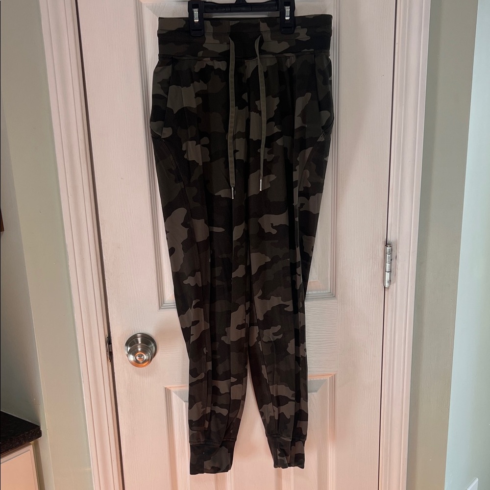 Lululemon Ready to Rulu High-Rise Jogger
Heritage 365 Camo Medium Olive Multi